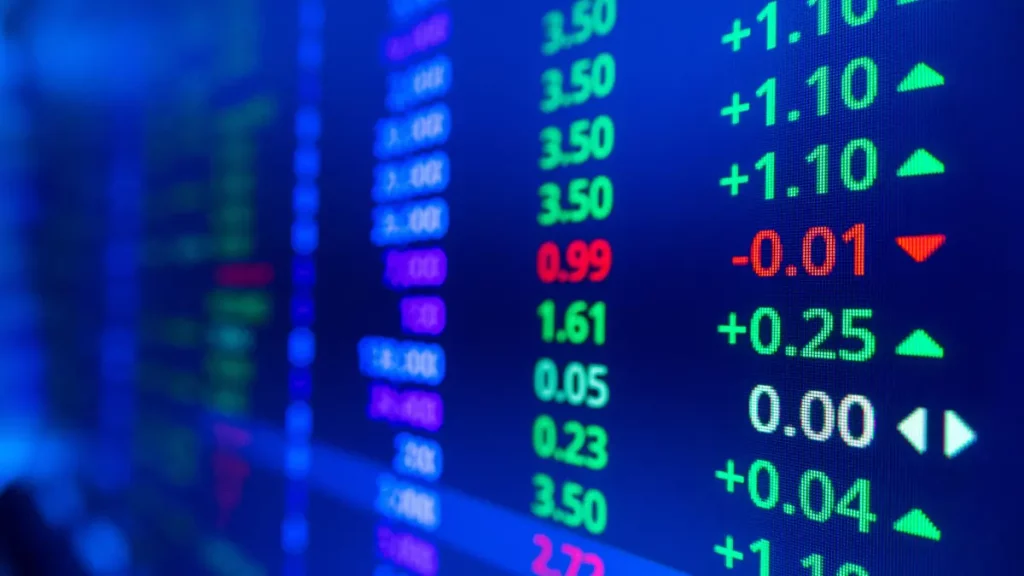 Een Afbeelding Van Een Scherm Met Stijgende Cijfers Of Prijzen Van Koersen Van Crypto Of Aandelen .j.webp
