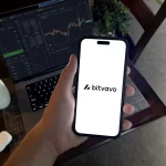 Bitvavo Telefoon App In Hand.webp.webp