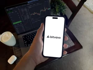 Bitvavo Telefoon App In Hand.webp.webp